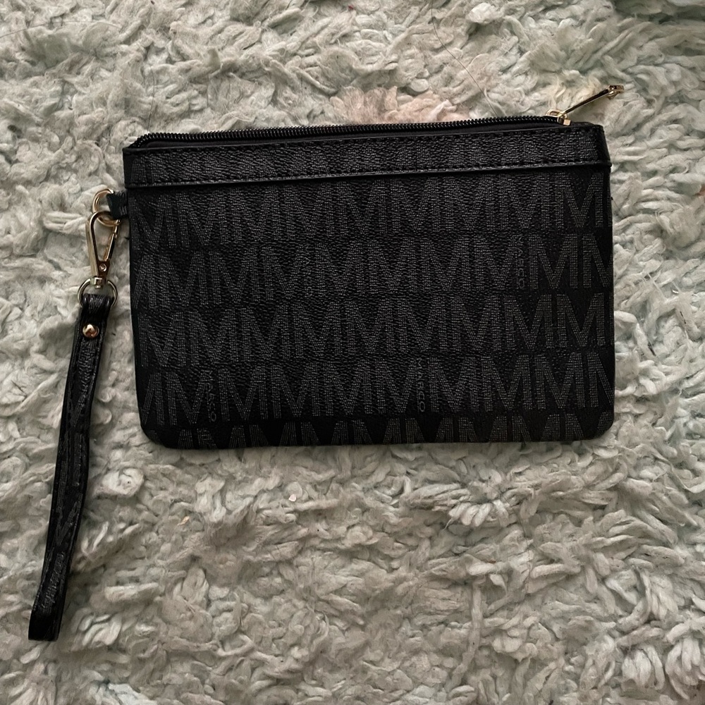 Wristlet purse